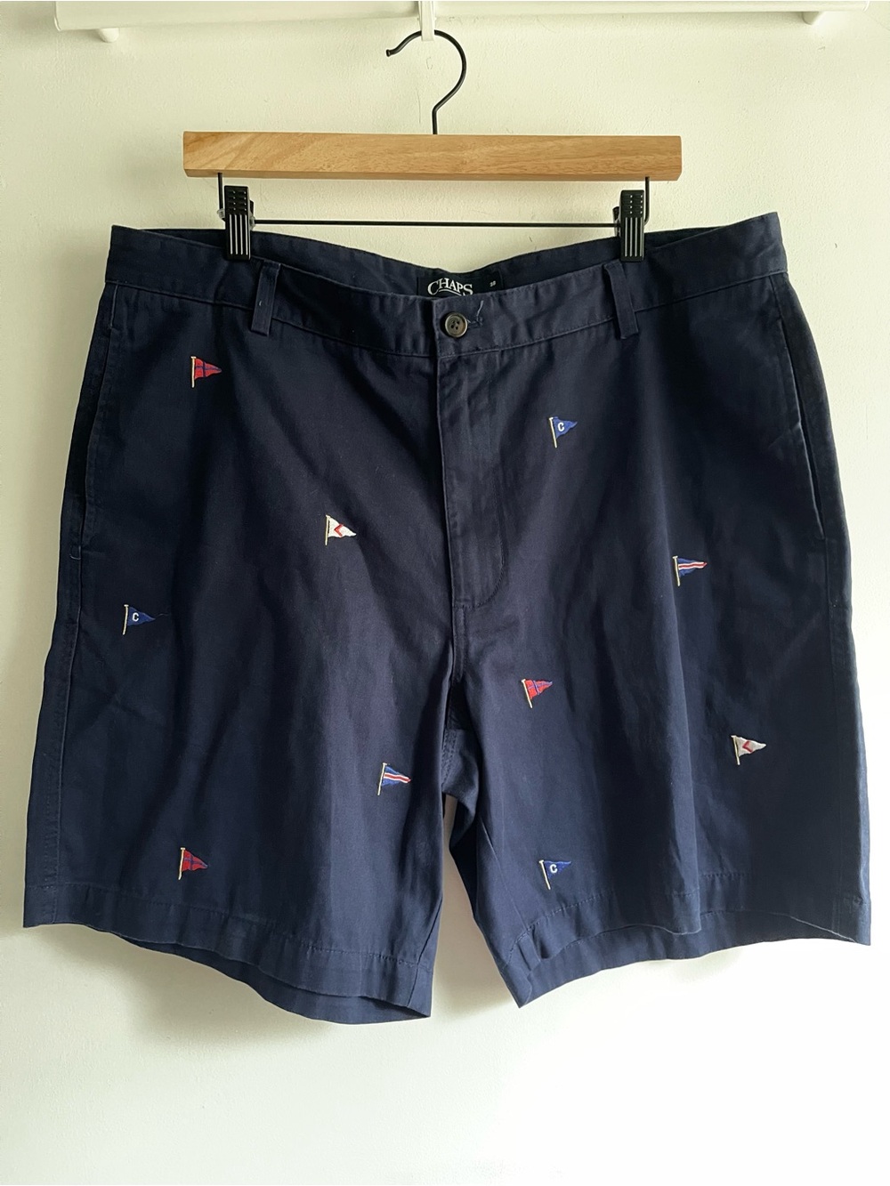 CHAPS Mens Shorts Freshwater Blue Size 38 Cotton Embroidered Flags Golf Nautical